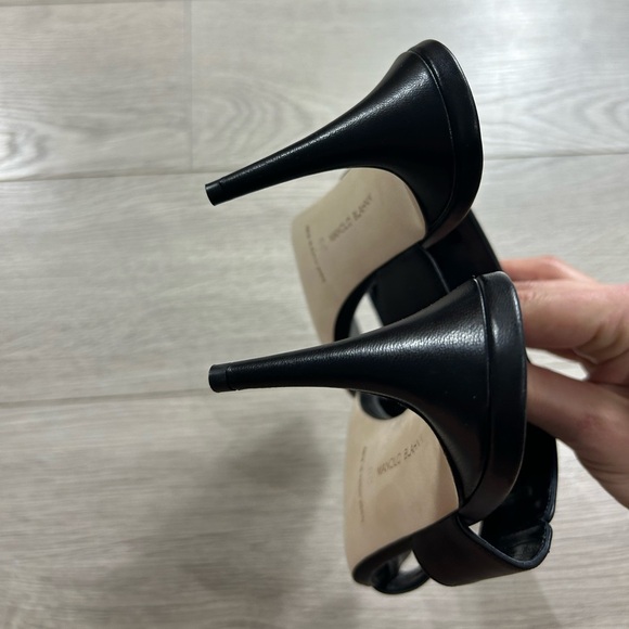 MANOLO BLAHNIK Black Nebre Leather Mules - Picture 8 of 13